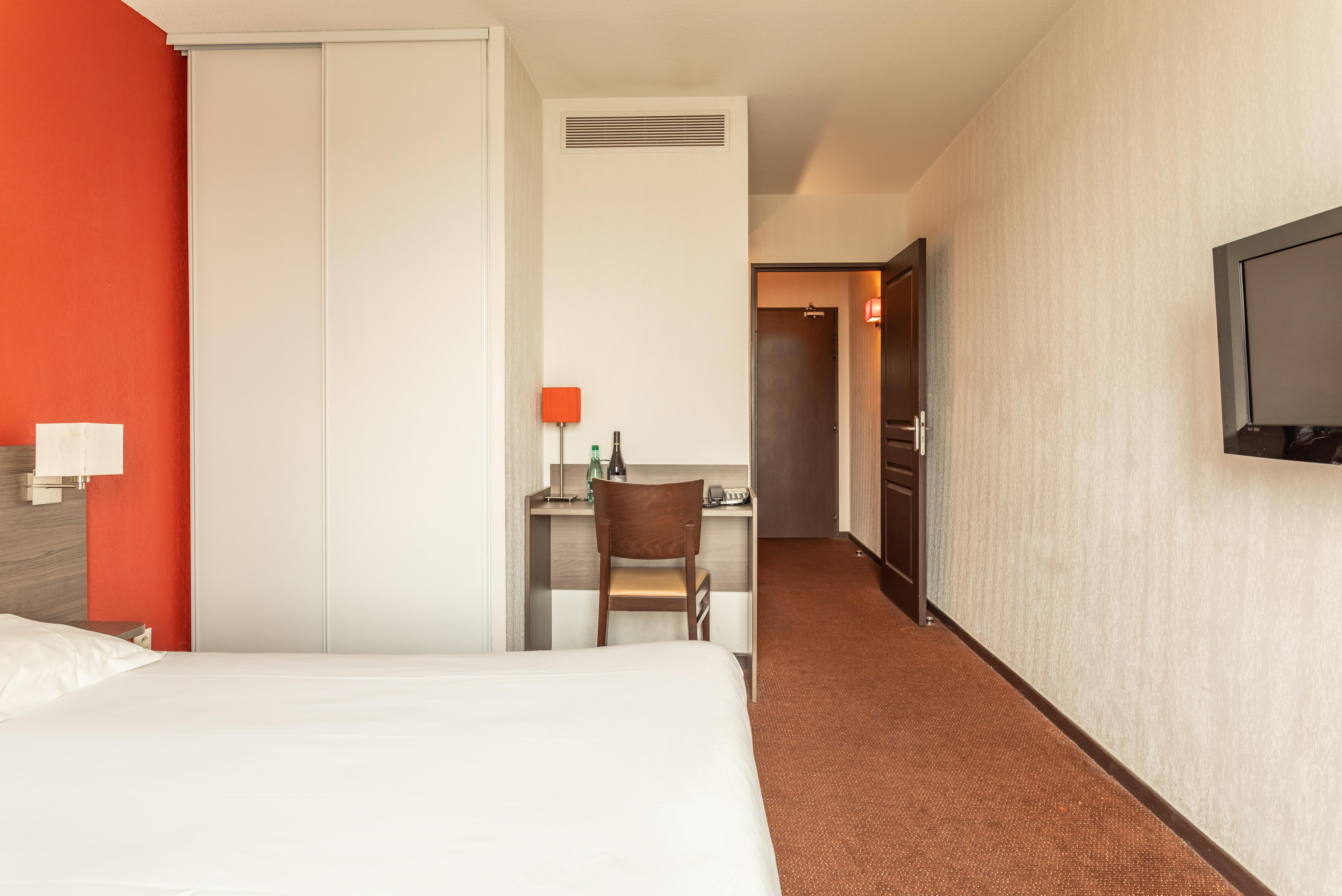 Comfort Aparthotel Nimes Centre Exterior photo