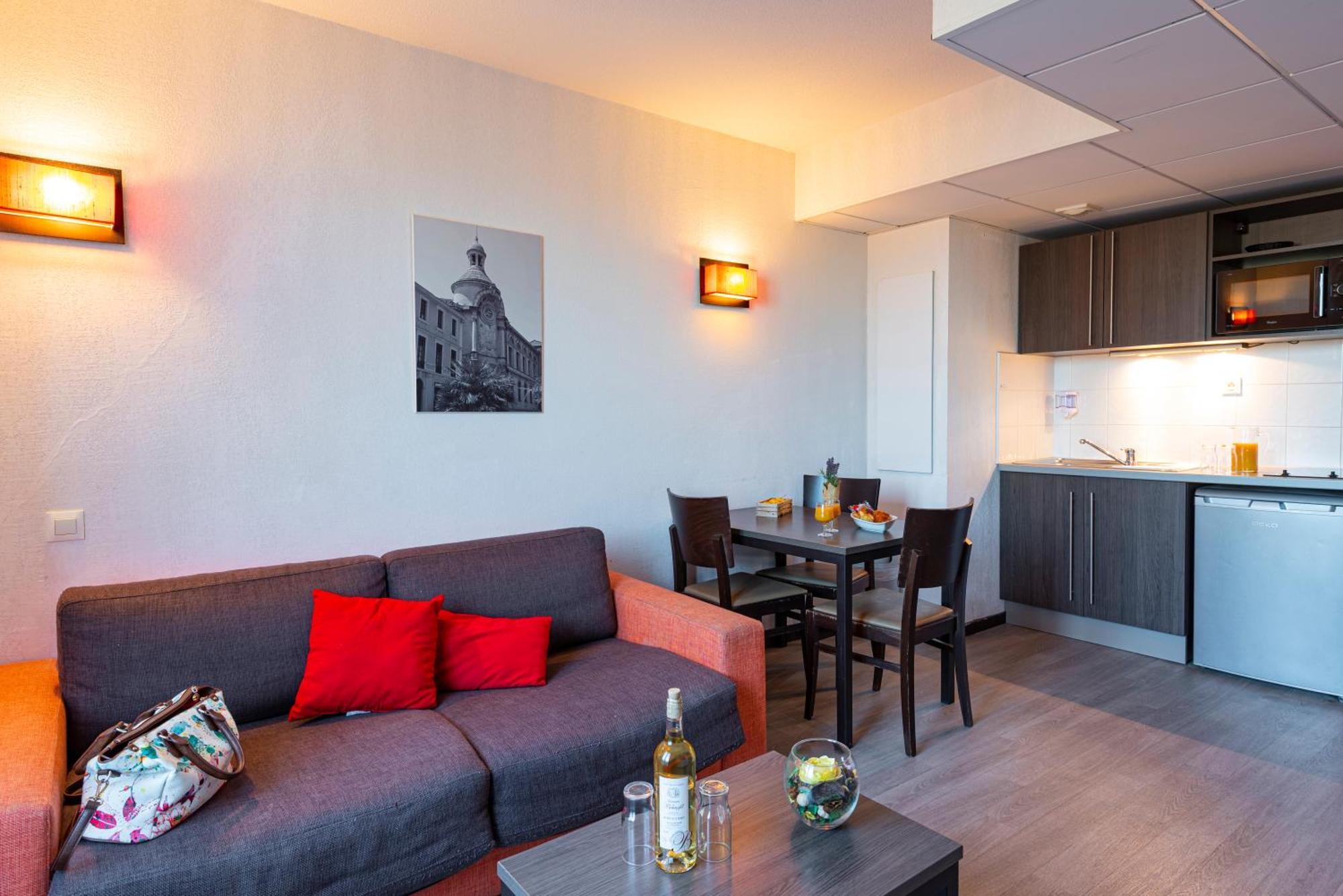 Comfort Aparthotel Nimes Centre Exterior photo