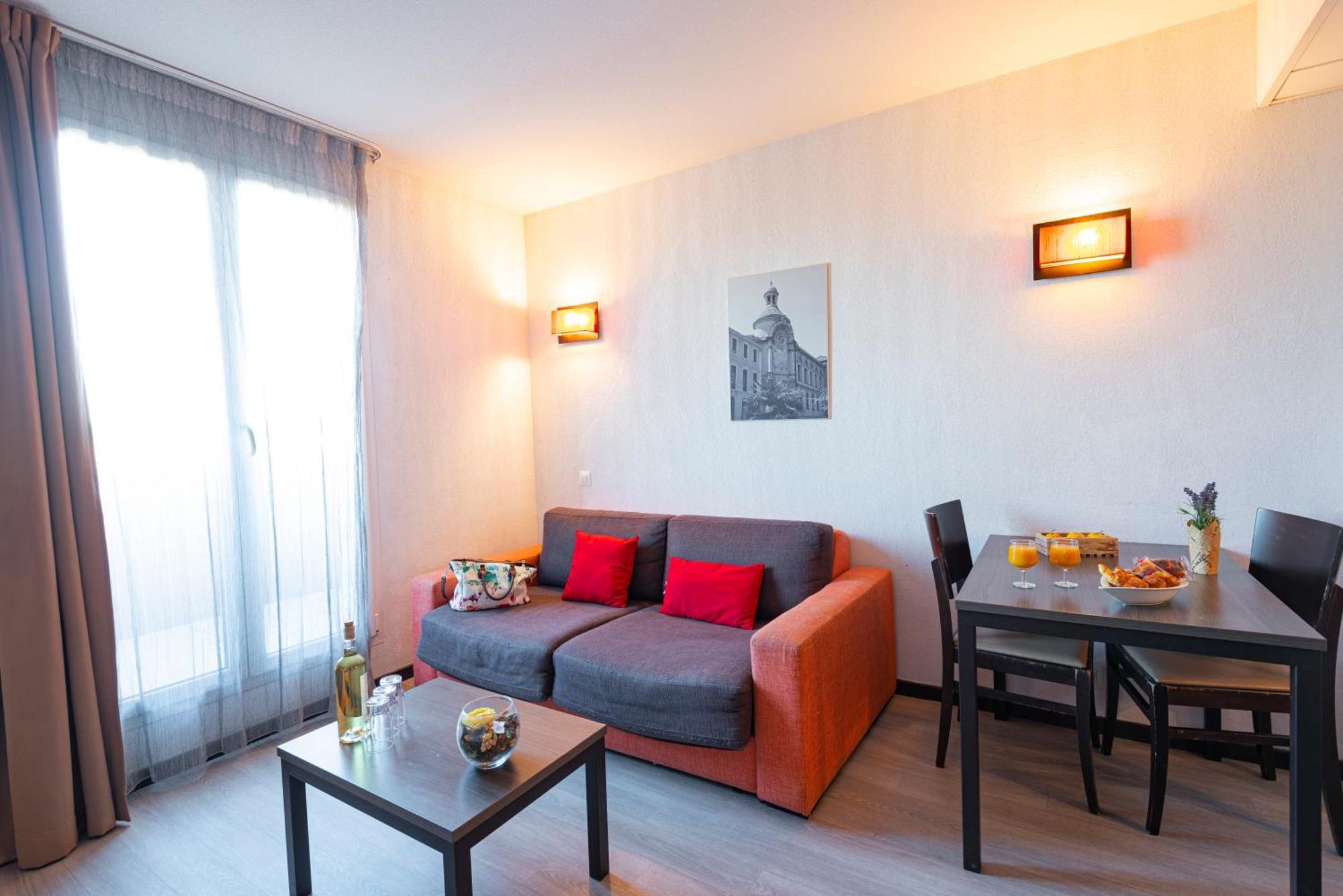 Comfort Aparthotel Nimes Centre Exterior photo